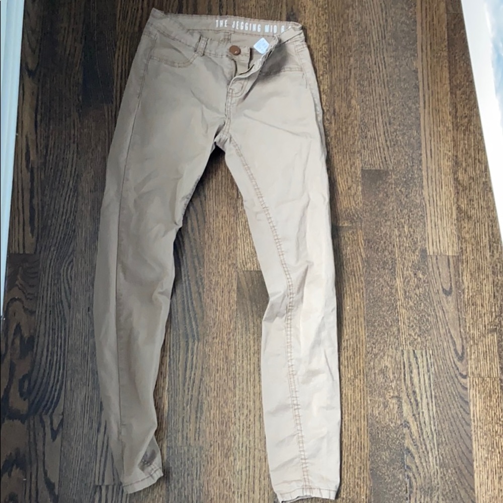 Light brown jegging type jeans!